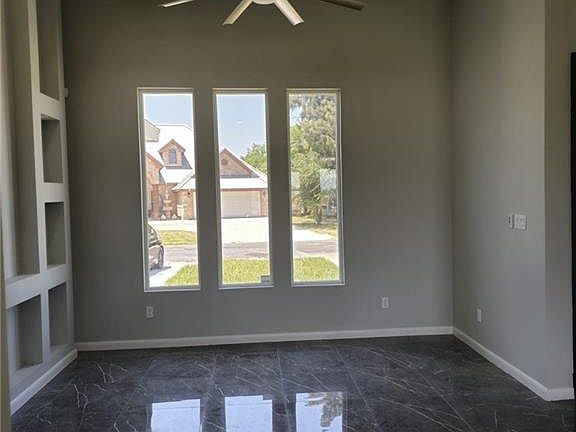4th image of 624 Melanie Dr