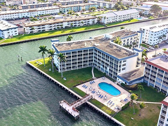 4th image of 100 Paradise Harbour Boulevard #304