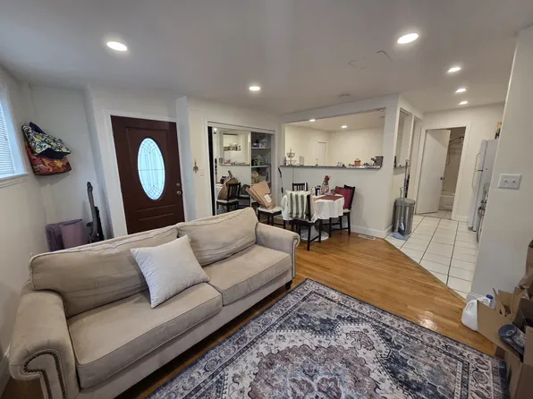 2574 Massachusetts Ave, Cambridge, MA