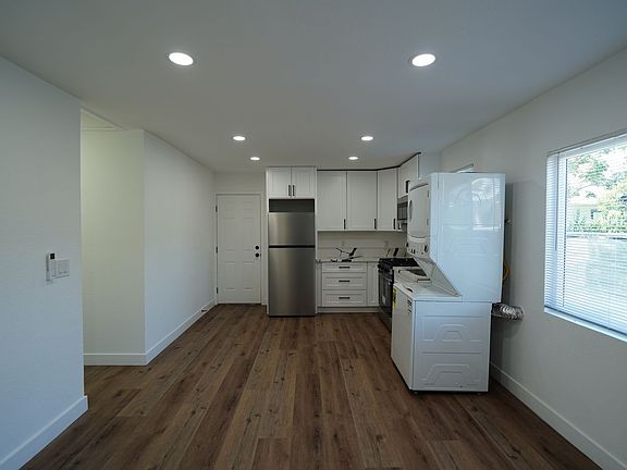 5th image of 214-216 E High Ave #216-1