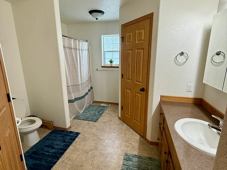 1372 N Angus Loop — Photo 11