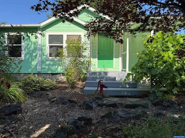 313 N 17th St, Philomath, OR 97370