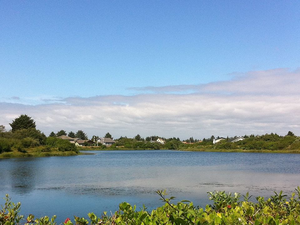 1st image of 384 Marine View Dr SW