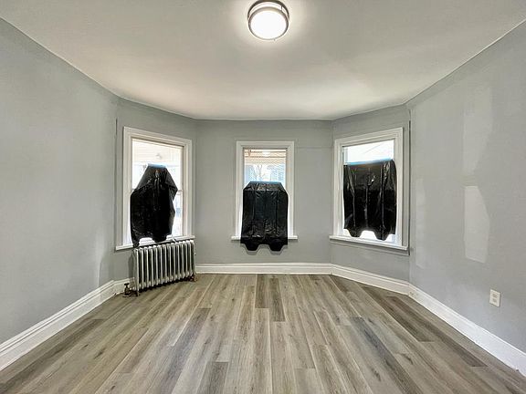 3rd image of 176 Hollywood Ave #1A