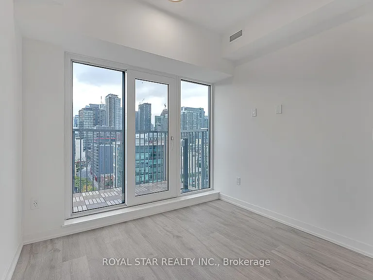 2 Augusta Ave #Penthouse 04 — Photo 26