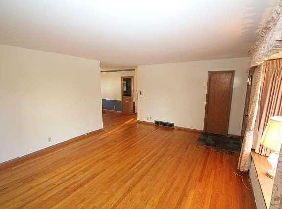 Terrific entry w/guest closet!