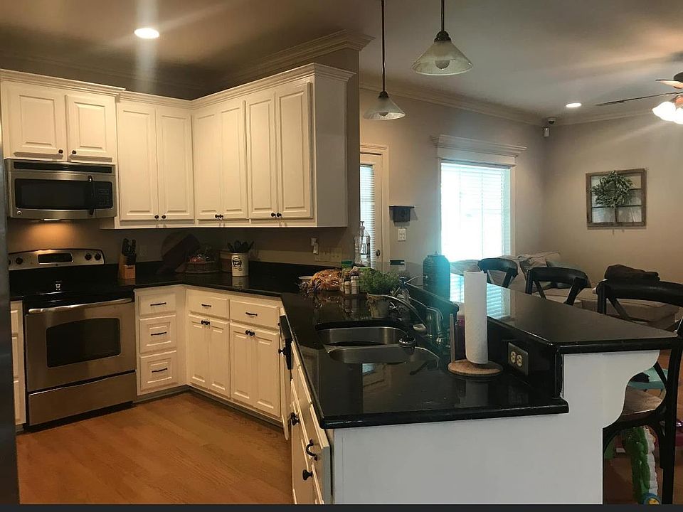 2nd image of 6623 Lone Oak Dr