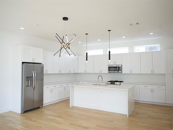 3rd image of 4223 Delano Pl #103