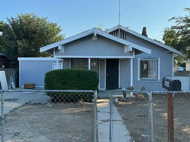 4146 E Nevada Ave photo 1