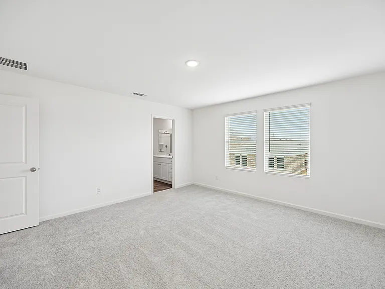 14221 Donahue St — Photo 9