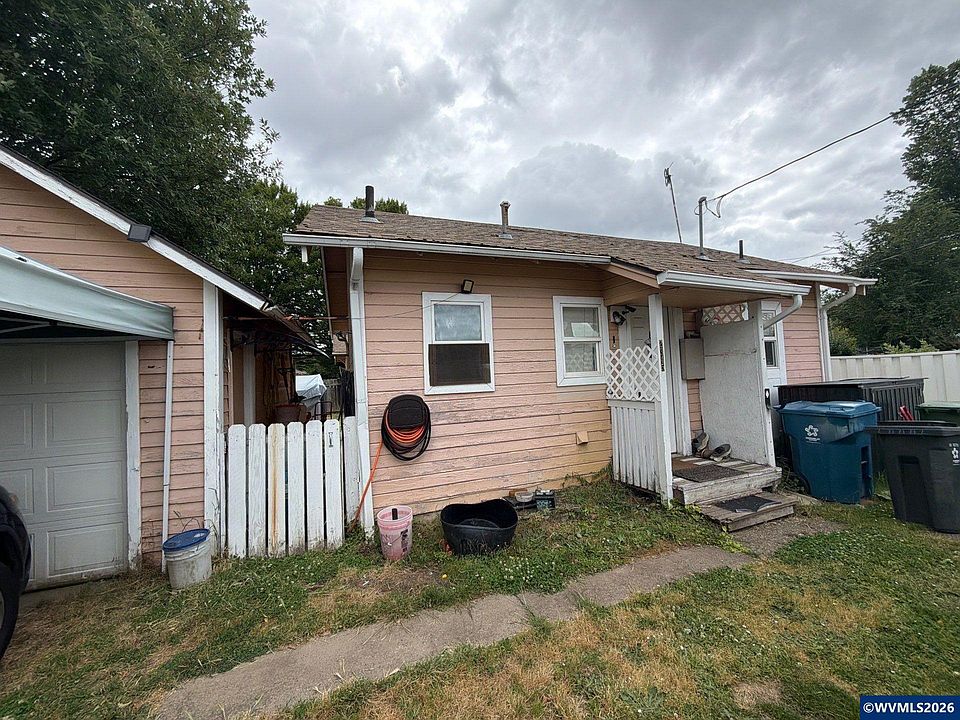 1st image of 2335 Walnut Ave NE
