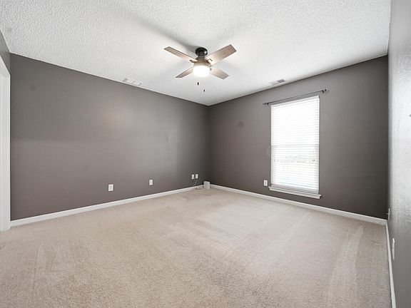 5th image of 332 Woodhouse Dr