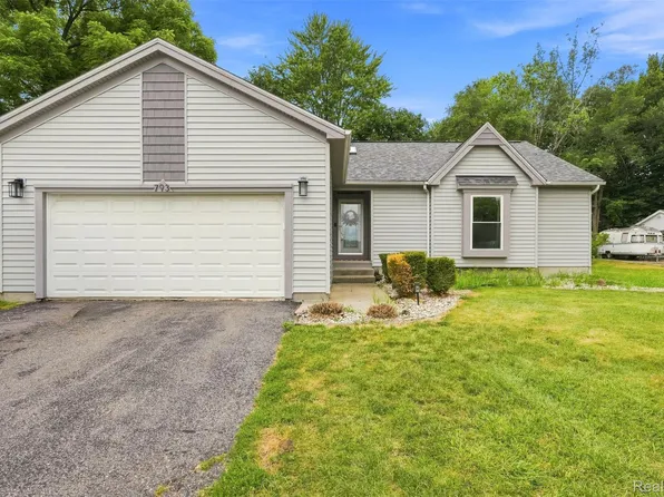 793 N Adams Rd, Rochester Hills, MI 48309