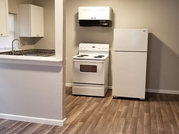 5th image of 911 Laredo St APT 8