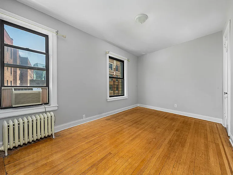 70 Haven Ave #4B — Photo 4