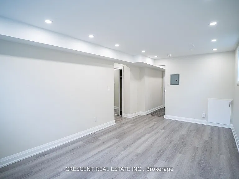 19 Queen St W #1 — Photo 4
