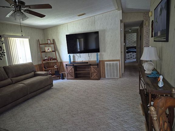 2nd image of 904 Red Bud Rd