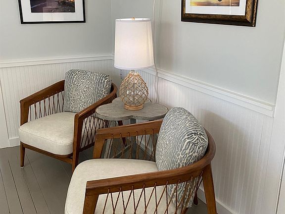 5th image of 317 Maple Ave #14