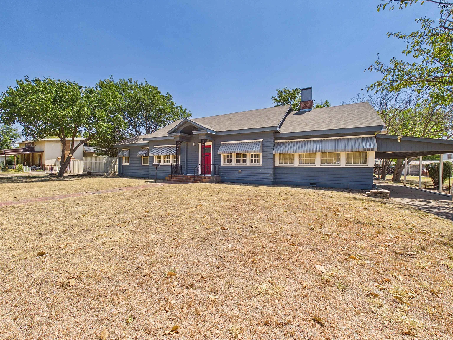 3 bed, 2.0 bath, 2002 sqft, $2,300 — Photo 2
