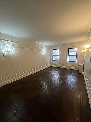 2nd image of 655 Pelham Pkwy N APT 2A