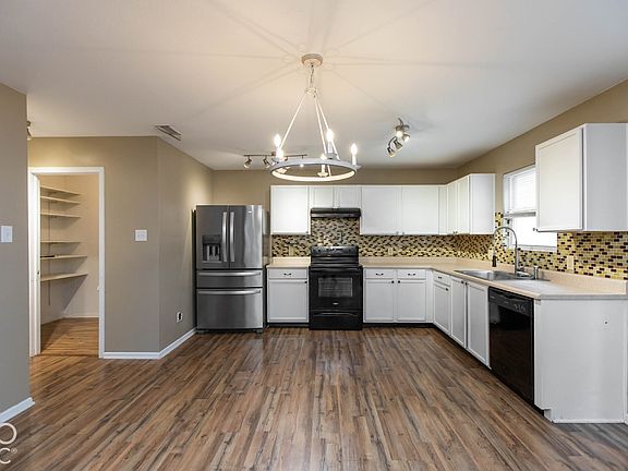 5th image of 912 Brookstone Dr