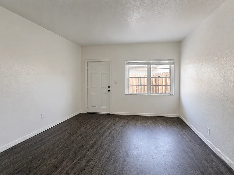 1600 Center St #B1 — Photo 8