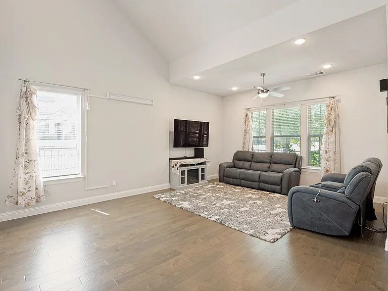 12517 Murray Ln — Photo 9