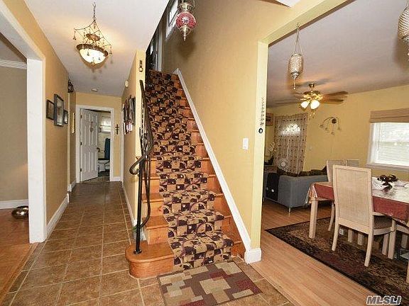 3rd image of 20 Linden St