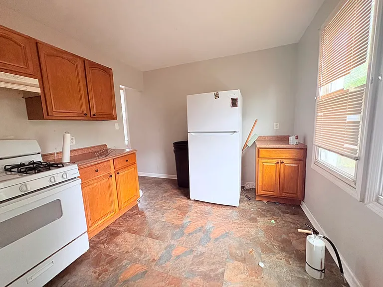 107 Dix St #11 — Photo 11
