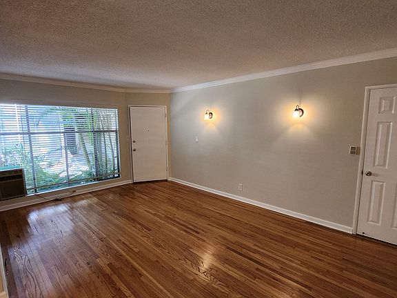 4th image of 815 N Fuller Ave APT 11