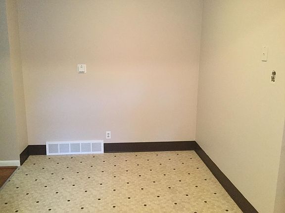 Nice-sized breakfast area.