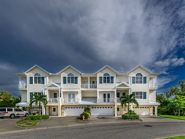 10300 Tarpon Landings Ter #4 — Photo 2