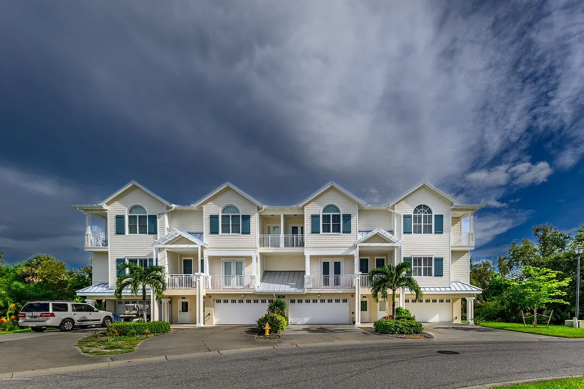 Building Photo - 10300 Tarpon Landings Ter #4