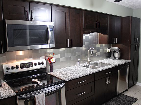 5th image of 16676 Doris Dr