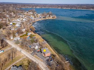 11859 N Main St #3, Whitmore Lake, MI 48189