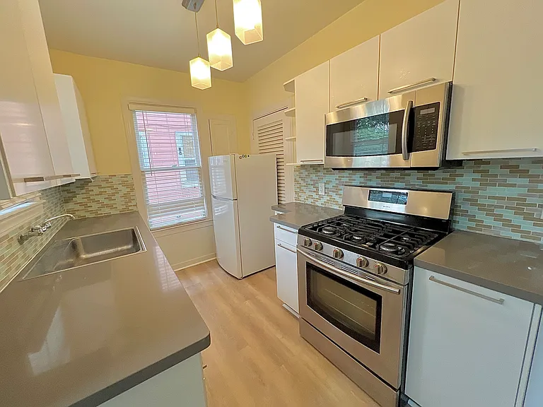 6711 Broadway St — Photo 2