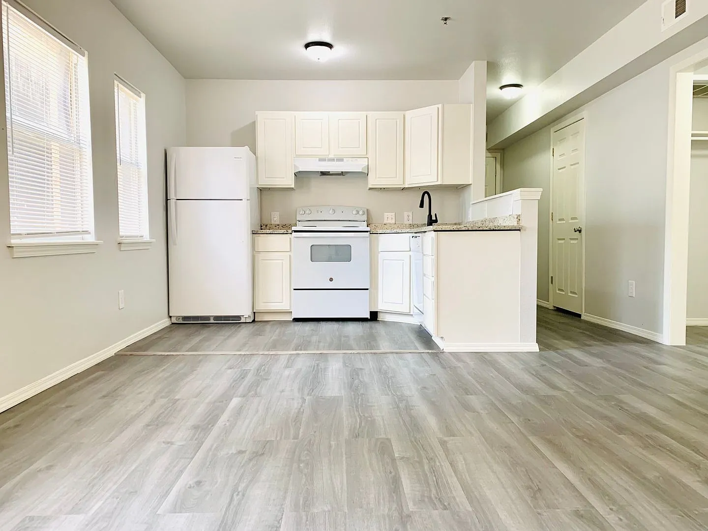 The Hayworth - 839 — Photo 1