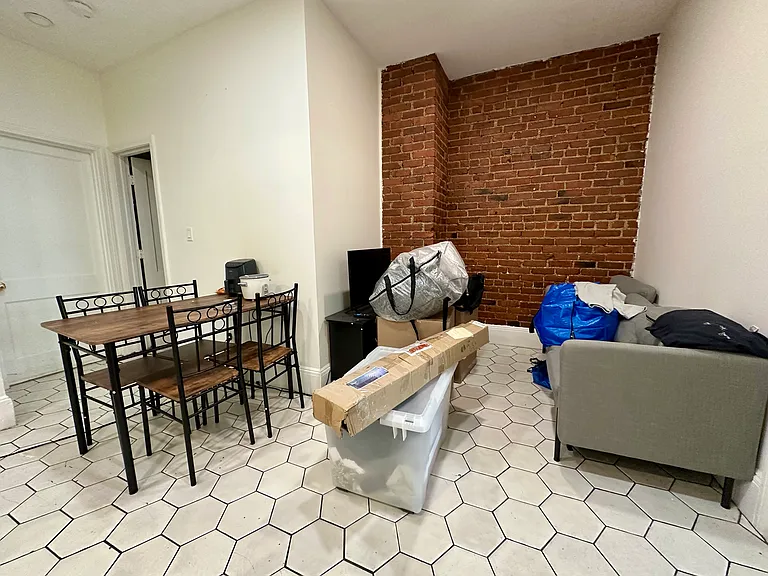56 Park Vale Ave — Photo 3