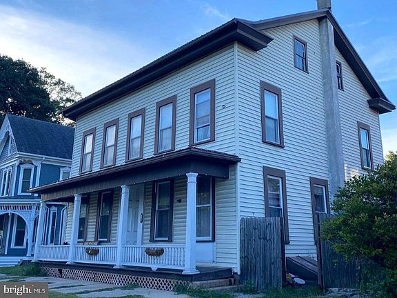 2nd image of 119 E Market St