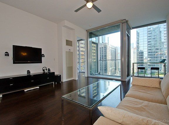 4th image of 600 N Fairbanks Ct Unit 1809