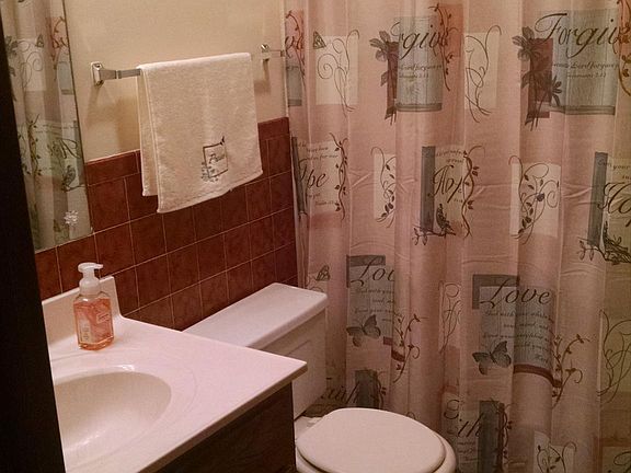 3rd image of 3228 Nutmeg Ln Unit A
