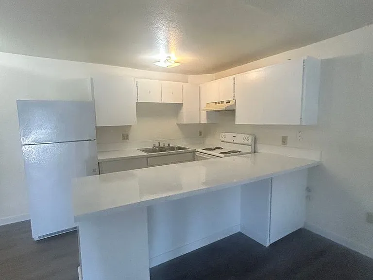 9100 NE 15th Ave — Photo 8