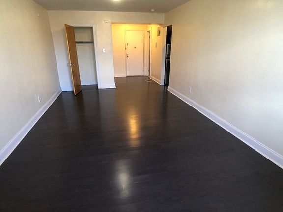 4th image of 985 Ocean Ave #6C