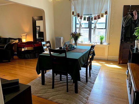 5th image of 2208 W Berteau Ave APT 2