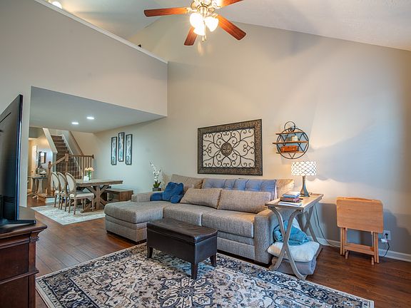 4th image of 918 Granville Drive 242