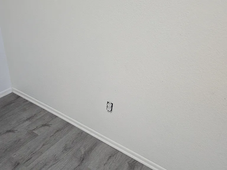349 S Ashford Ave — Photo 12