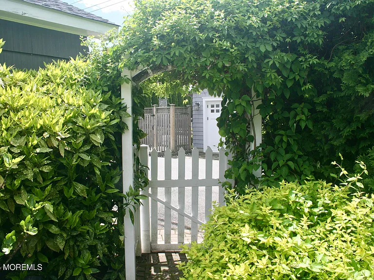 312 Boston Blvd — Photo 34