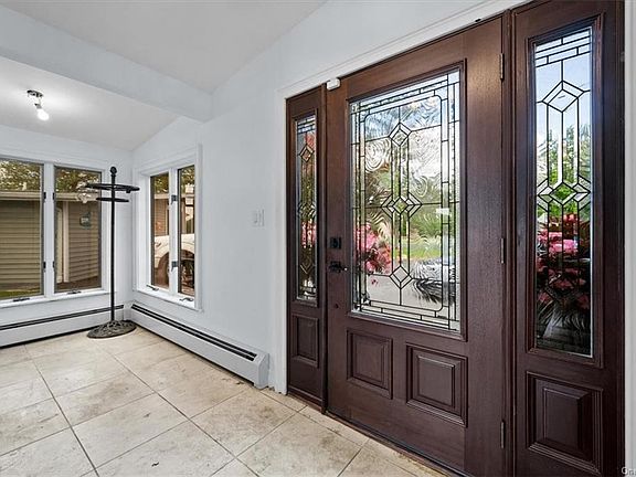 5th image of 44 Crescent Cir