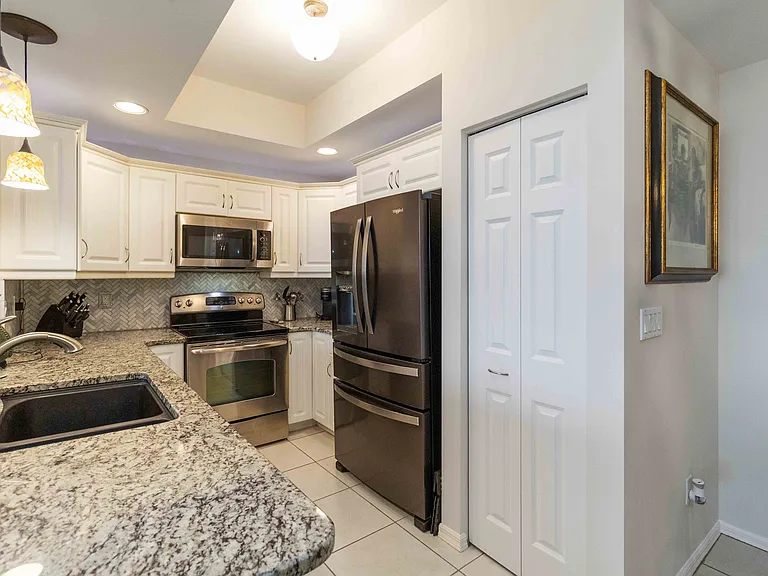 1001 Arbor Lake Dr #606 — Photo 15