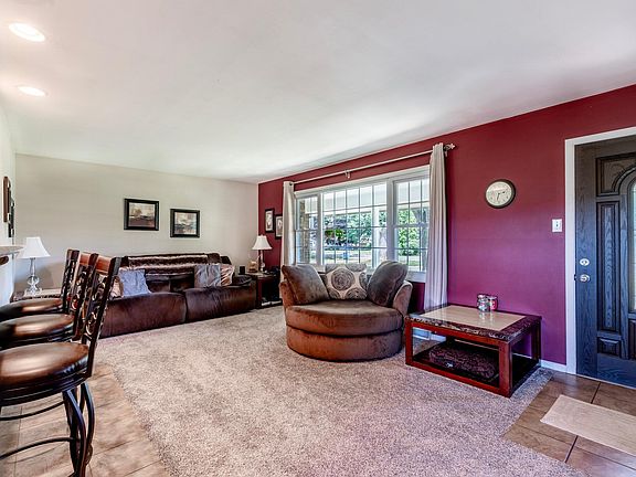 5th image of 302 N Fiske Rd